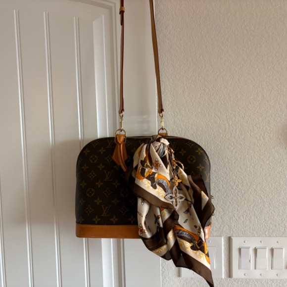 Authentic Louis Vuitton Monogram Alma Hand Bag Purse Crossbody & Charm & Twilly - Picture 7 of 15